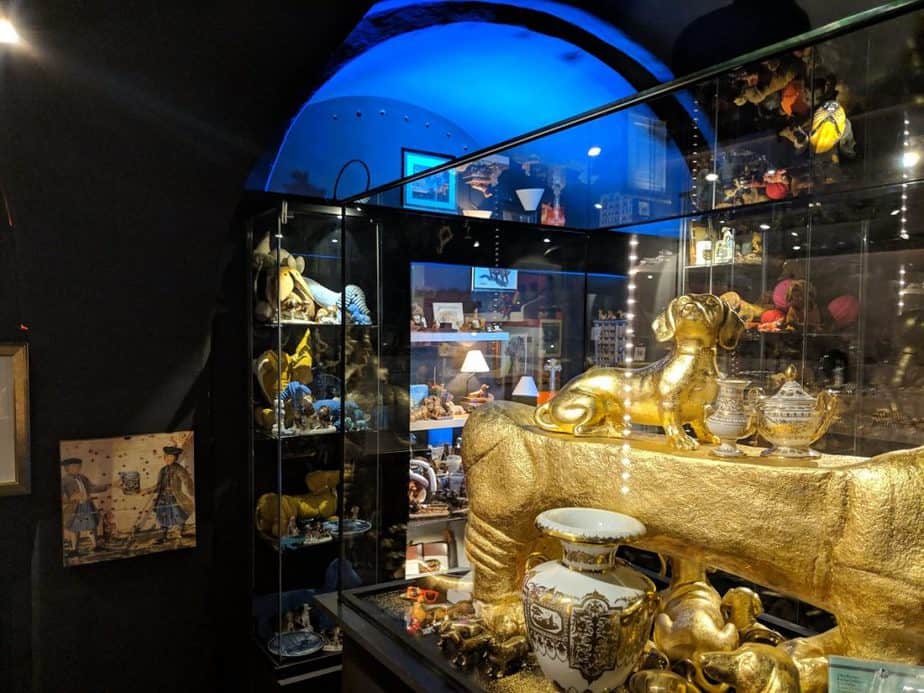 large collection d'objets dédiés aux teckels